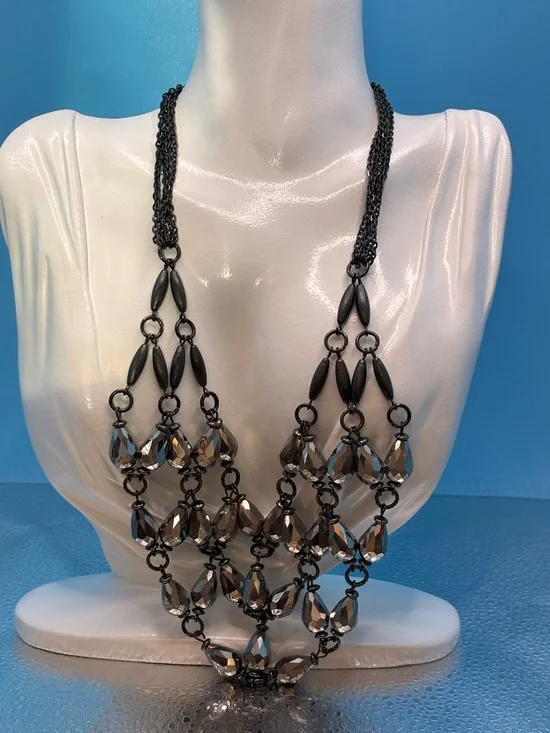 Simply Vera Vera Wang Gun Metal Faceted Gray Glass Teardrop Bib Necklace - Picture 4 of 7